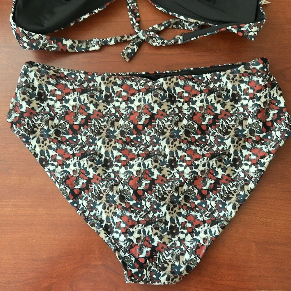 NWT Arena Bikini - Picture 5 of 6